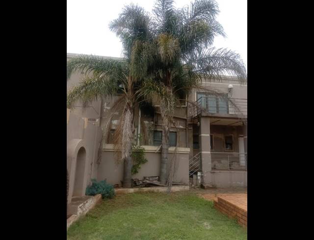 5 BEDROOM HOUSE FOR SALE IN LAMBTON